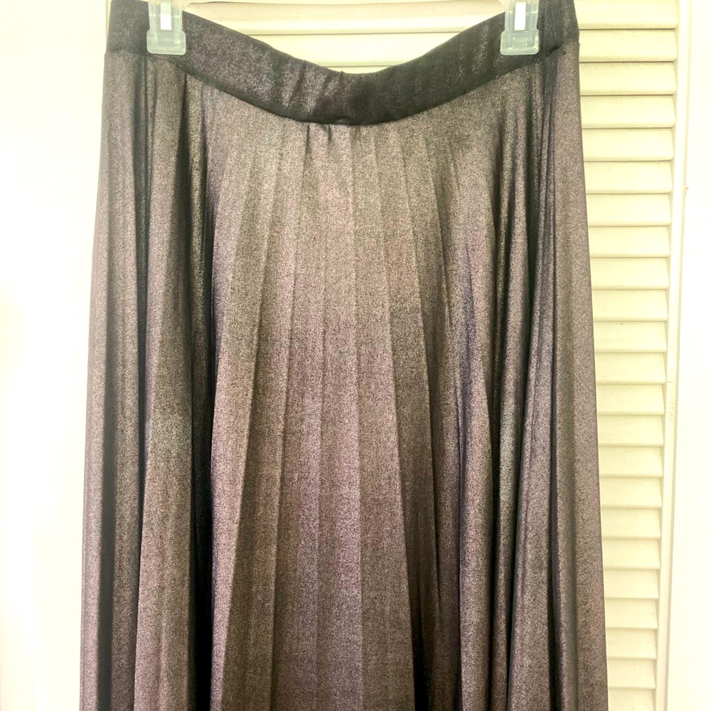 Silver pleated skirt, elastic waist band